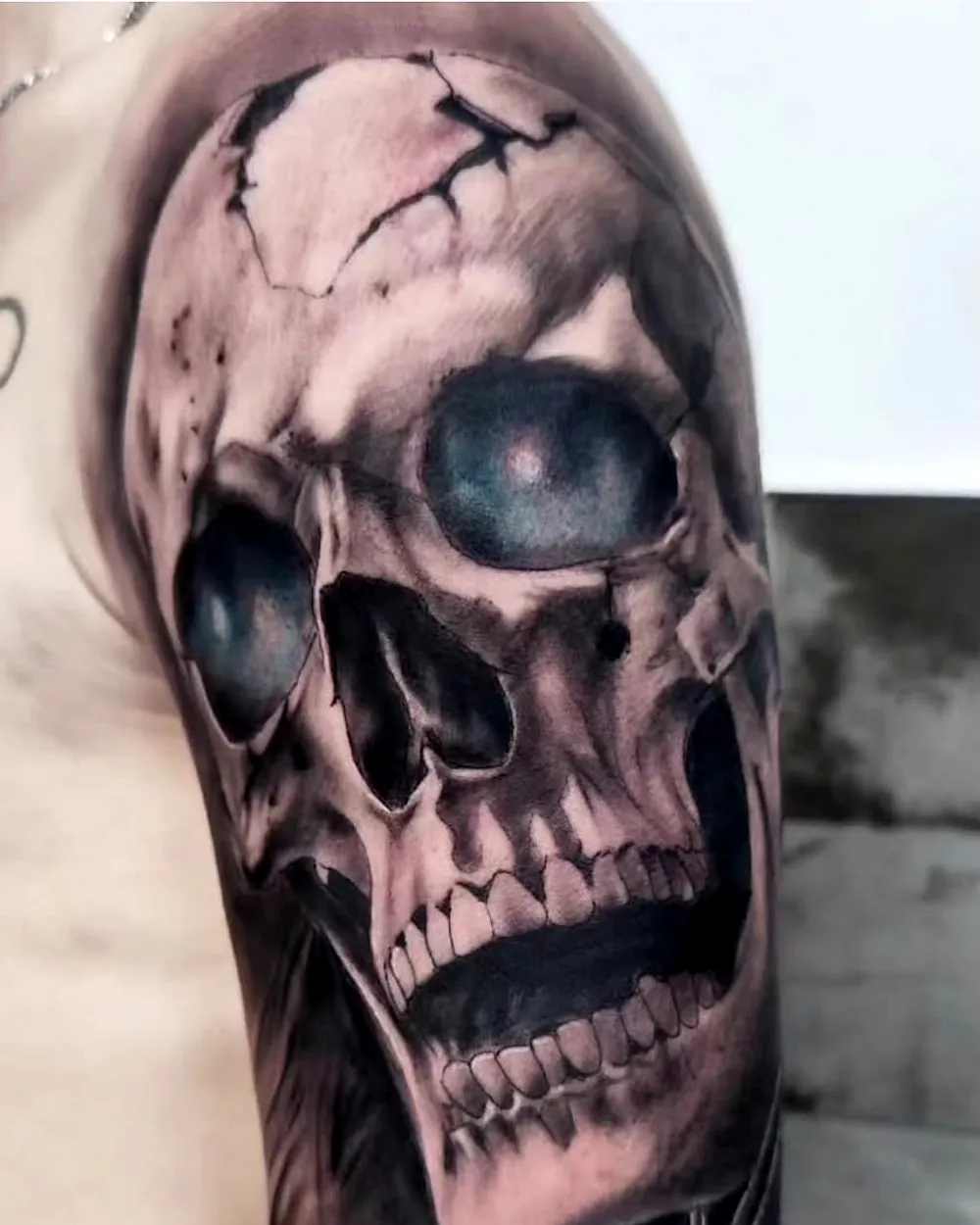 Calavera — tatuaje de Jesús Ginés en negro y gris