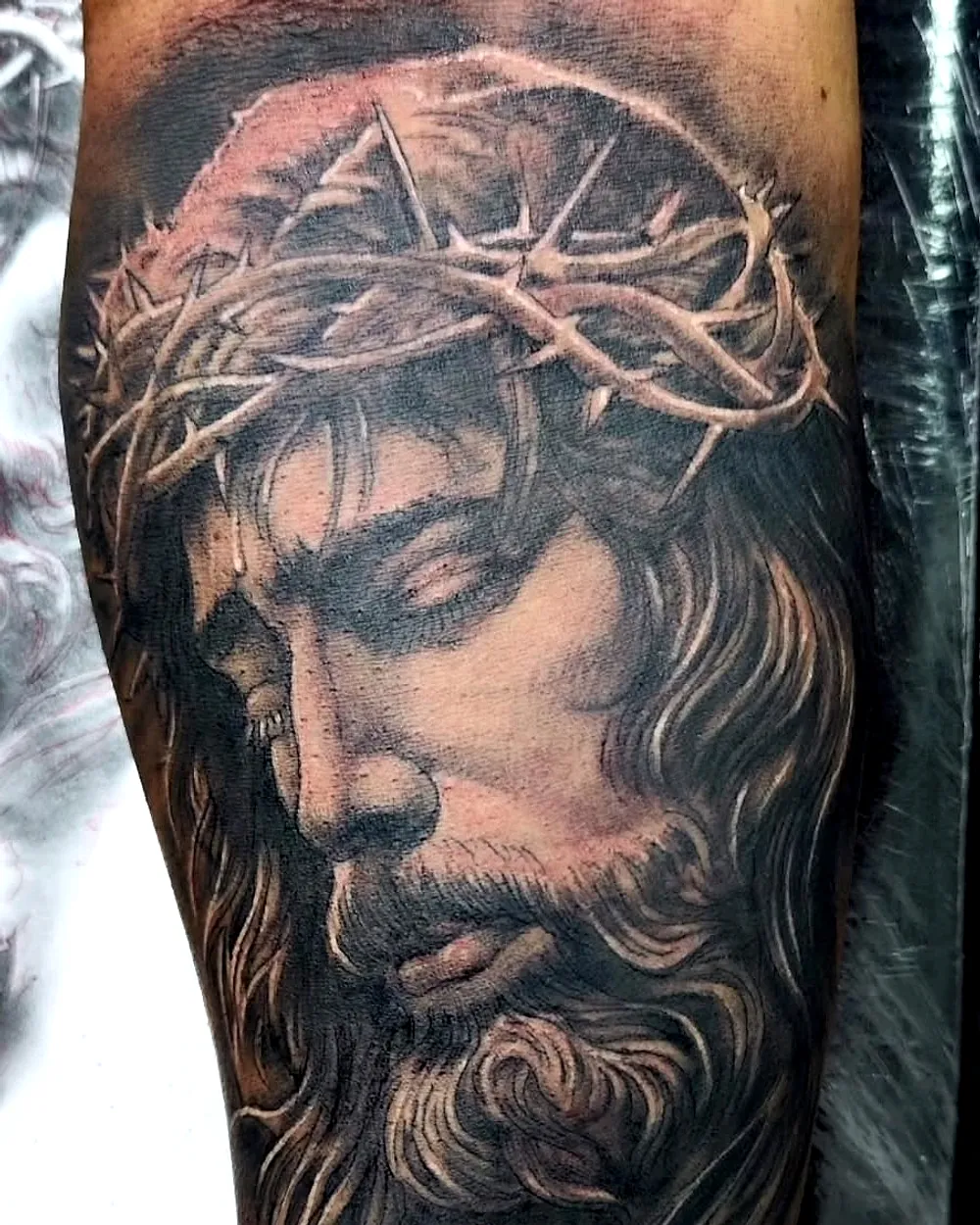 Cristo — tatuaje de Jesús Ginés en negro y gris